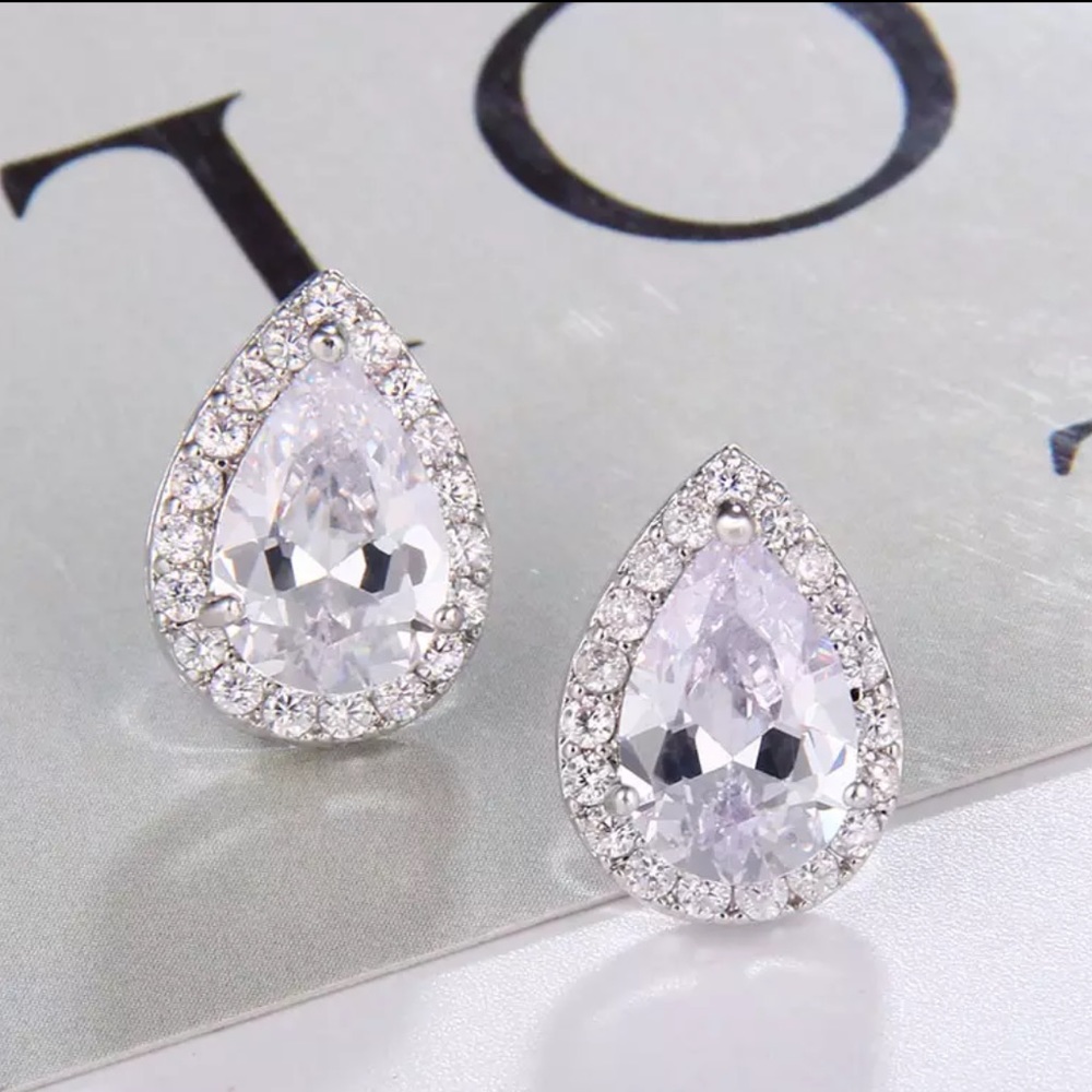 NEW White Gold Plated Pear Cut Halo Jewelry Set - Picture 2 of 4